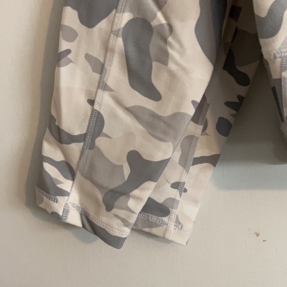 White camo leggings - Picture 3 of 3